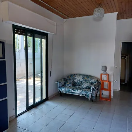 Pili Estate Dependanc - *